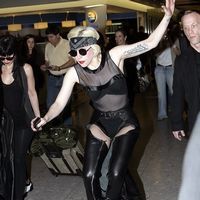 Lady Gaga a cazut pe aeroport