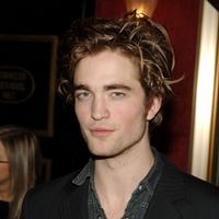 S-a lansat biografia neoficiala a lui Robert Pattinson
