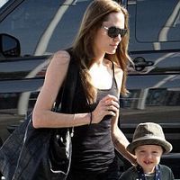 Angelina Jolie a pilotat un avion avand-o alaturi pe fiica sa, Shiloh