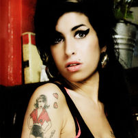 Amy Winehouse are interdictie la printul Harry