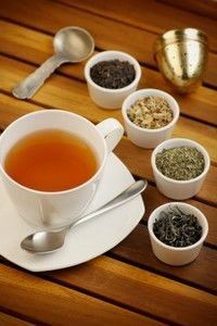 11 ceaiuri de plante care te ajută la slăbit