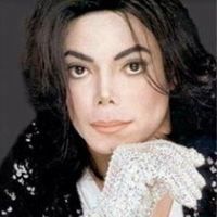 Manusa lui Michael Jackson scoasa la licitatie