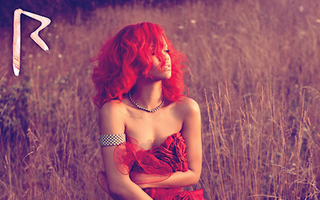 Rihanna, aproape goală