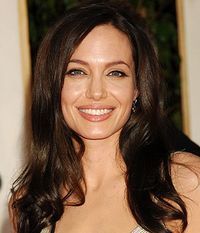 Angelina Jolie este vedeta-model