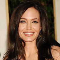 Angelina Jolie este vedeta-model