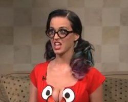 Katy Perry, mandră de sânii ei