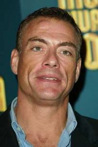 Van Damme a adoptat o căţeluşă maidaneză din Romania