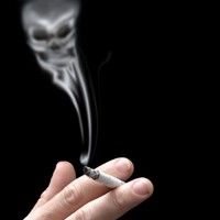 Fumatul şi alcoolul, vinovaţi pentru cancerul oral la tineri
