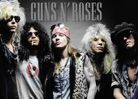 Cu o întârziere de o oră, Guns N Roses i-a enervat şi pe fanii britanici