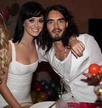 Katy Perry şi Russell Brand se căsătoresc pe 23 octombrie