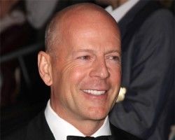 Bruce Willis îşi sfătuieşte fiica să se radă în cap