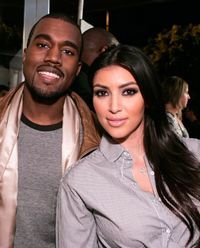 Kanye West are o relaţie cu Kim Kardashian