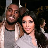 Kanye West are o relaţie cu Kim Kardashian