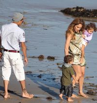 Gemenii lui Jennifer Lopez au debutat în lumea modei