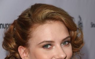 Scarlett Johansson: Cinci tipuri de machiaj de pe covorul roşu