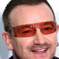 Facebook-ul l-a îmbogăţit pe Bono