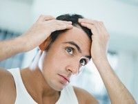6 mituri legate de căderea părului