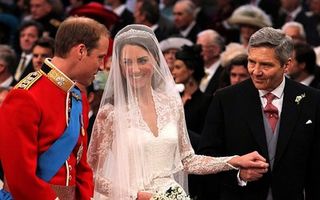 Cititorii pe buze: Ce şi-au spus William şi Kate în ziua nunţii