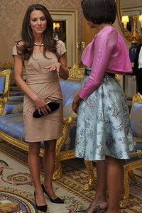 Prinţesa Kate poartă rochie 