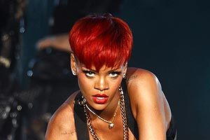 Rihanna, show erotic cu o fană