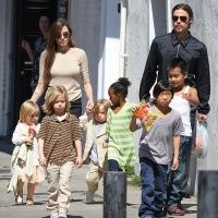 Angelina Jolie şi Brad Pitt sunt foarte aproape de altar