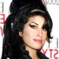 Amy Winehouse lasă drept moştenire o avere de peste 11 milioane de euro