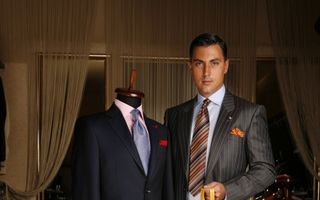 Ultima fiţă: Alexandru Ciucu crează costume cu fir de aur pur!