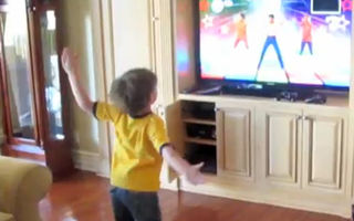 Video: Fiul lui Britney Spears face senzaţie pe internet cu mişcările lui de dans