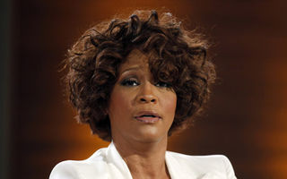 Whitney Houston, găsită cu capul în apă