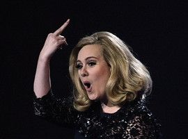 Adele, gest obscen la Brit Awards