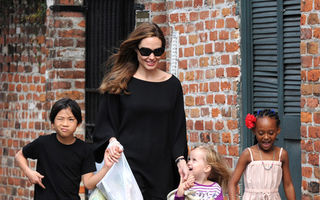 FOTO: Copiii Angelinei Jolie fac show pe stradă