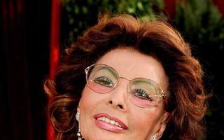 Sophia Loren, în ţinută sexy la 77 de ani