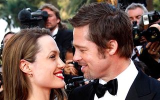 E oficial: Brad Pitt și Angelina Jolie s-au logodit!