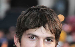 Ashton Kutcher a înlocuit-o pe Demi Moore cu Mila Kunis