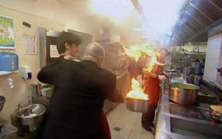 Dezastru în bucătăria Masterchef: era să ia foc cu tigaie cu tot!