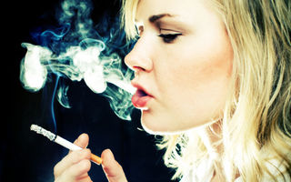 Vrei să te laşi de fumat? Cum renunţi la ţigări fără să te îngraşi