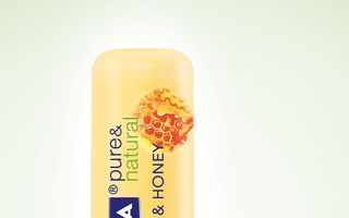 Balsam de buze NIVEA pure & natural Milk & Honey