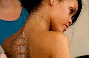 FOTO: Pozele cu care Rihanna şi-a înnebunit fanii pe Facebook