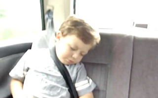 VIDEO: Cum trezeşti un copil de 3 ani fără să ai parte de ţipete