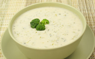 Supă cremă cu broccoli şi brânză