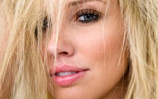 Dragoste şi sex: 5 motive pentru care bărbaţii sunt atraşi de blonde