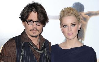 Johnny Depp, cu buza umflată: Noua iubită a luat o pauză de gândire