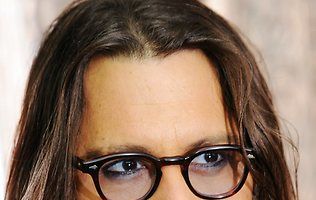 Johnny Depp colecţionează păpuşi făcute după celebrităţi