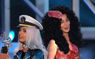 Lady Gaga va cânta în duet cu Cher