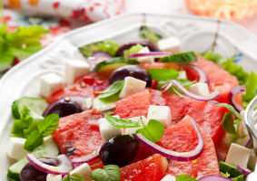 Salată cu pepene roşu şi tomate