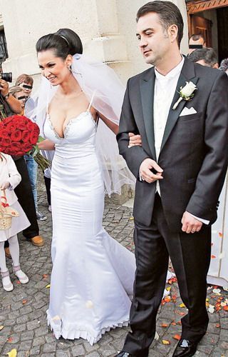 Logical ask scandal Dosar Eva. 7 vedete din România care au îmbrăcat rochia de mireasă în 2012  - Divertisment > Vedete - Eva.ro