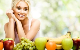 8 fructe care îţi menţin pielea tânără şi catifelată
