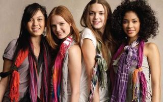 Modă: 9 modalităţi de a purta eşarfa în sezonul rece