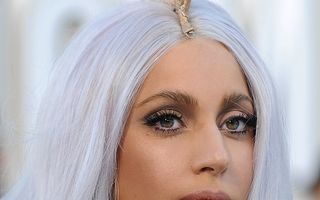 Lady Gaga va lansa un brand de apă plată