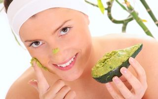 Uleiul de avocado are grijă de pielea ta. 5 idei să-l foloseşti